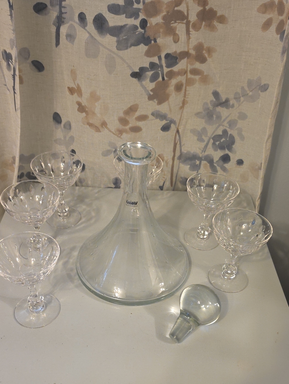 Clear Glass Decanter with Matching Stopper and 6 Cordial Glasses